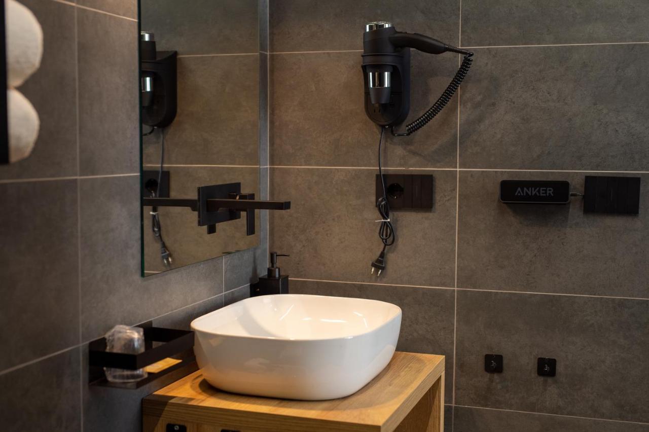Contemporaneamente 147 - Modern & Comfort Rooms Bari Exterior foto